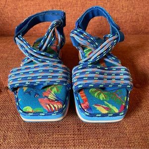 Farm Rio Blue Macaw Rainbow Strappy Platform Sandal Tropical Size 9